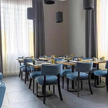 فندق Flom Boutique 4*