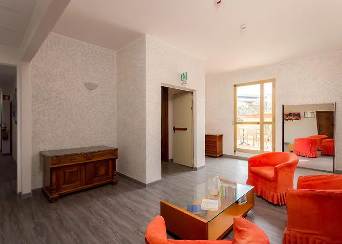 فندق Flom Boutique 4*